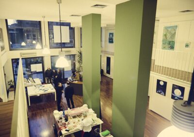 Allestimento della mostra Il Guardiano delle Acque di Lario Moon a Milano