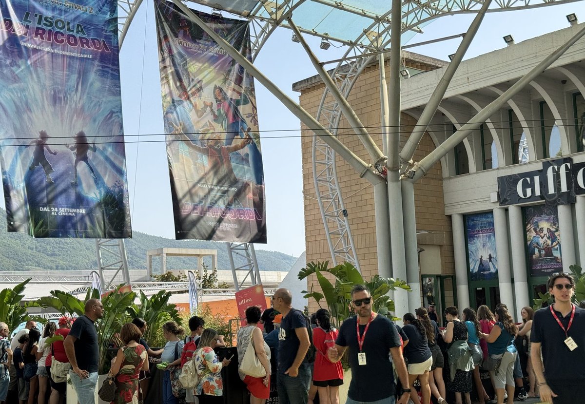 Il pubblico all'ingresso del Giffoni Film Festival 2026