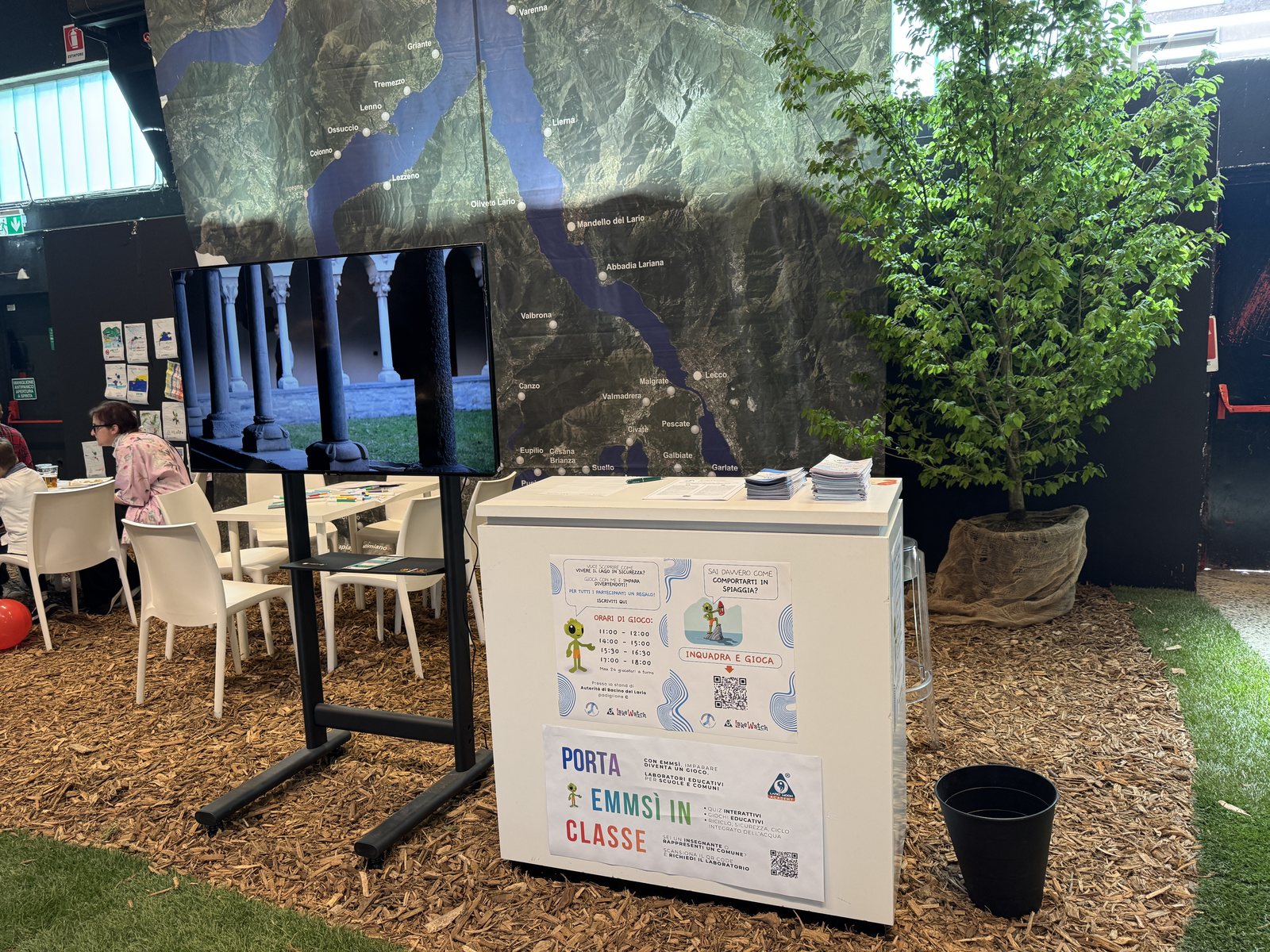 Il totem Porta Emmsì in classe allo stand di Agrinatura 2026