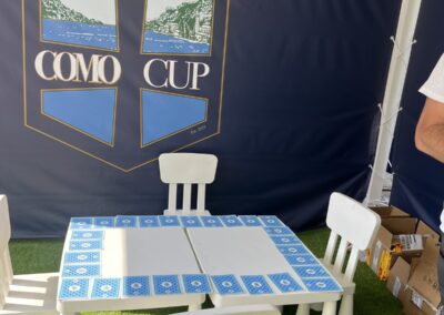 Tavoli del laboratorio di Emmsì nella Kids Area della Como Cup